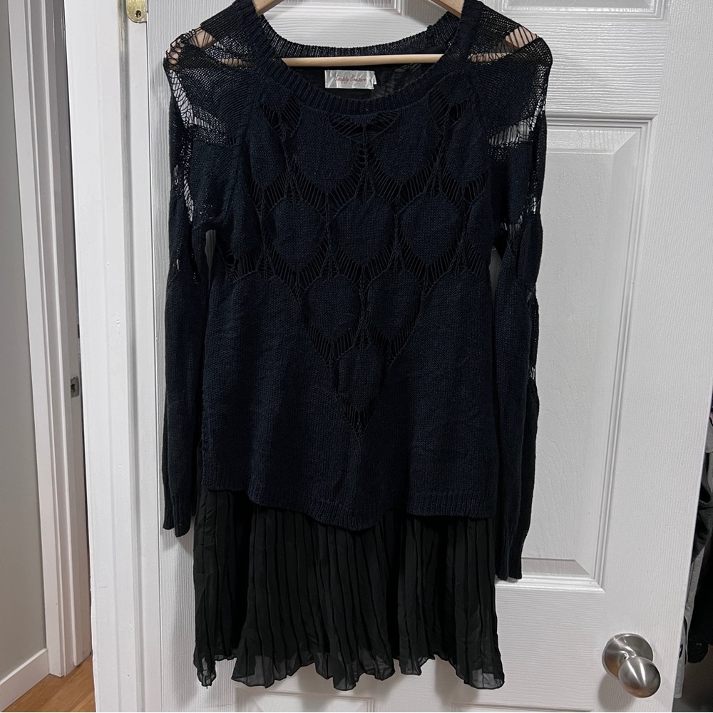 Simply Couture knit long sleeve top